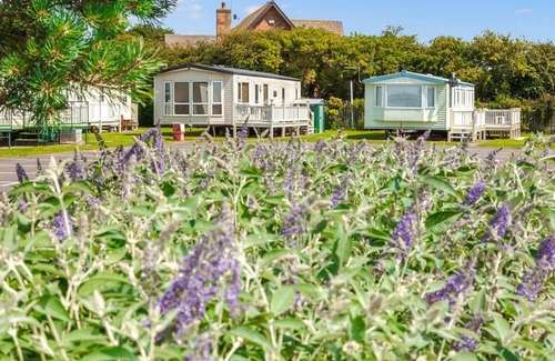 Chapel Saint Leonards House | 12ft-wide stylish and comfortable caravan with one double and two twin.