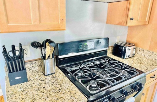 West University House | 13 Beds 7 TVs Sleeps19 W2 AC
