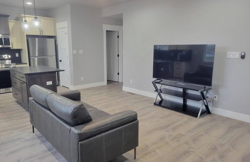 Elko House | #13 Brand NEW Modern Farmhouse Room - Comfy, Relaxing and Peaceful stay