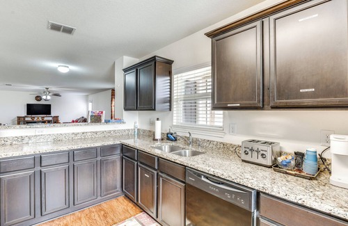 Medina Valley House | 13 Mi to Lackland AFB: San Antonio Home!