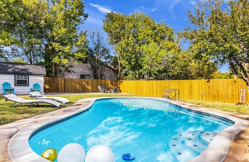 McNeil House | 13 minutes from the Austin Downtown, Pool, Escape to the best getaway