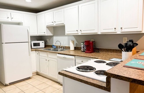 Franklin Apartment | #13 Modern 2 BR WD in Apt Unit