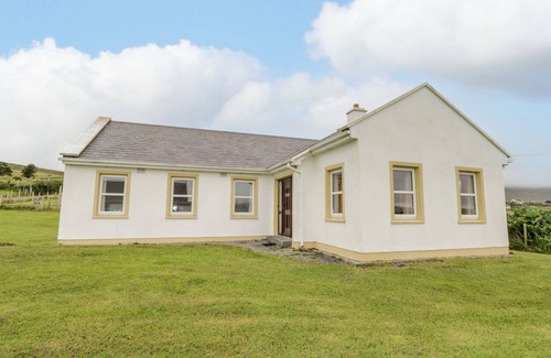 Keel Cottage | 13 TRAWMORE COTTAGES, pet friendly in Keel, County Mayo