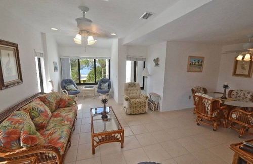Englewood Condo | 130 m² Condo ∙ 2 bedrooms ∙ 5 guests