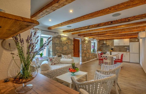 Jadranovo House | 130 m² House ∙ 3 bedrooms ∙ 6 guests