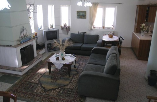 Aigialeia House | 130 m² House ∙ 4 bedrooms ∙ 8 guests