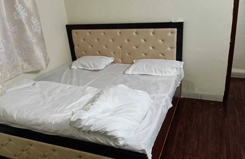 Indore Apartment | 1300 s.fit full independent flat at mid of city with all amenities