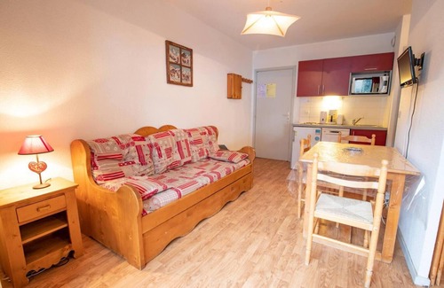Villarodin-Bourget Apartment | 130m from ski slopes, 1st floor, balcony, parking, tv, ski locker, 27m², La Norma