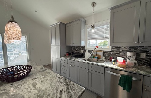 Wildwood Condo | 131 W Spicer Ave, Unit 2