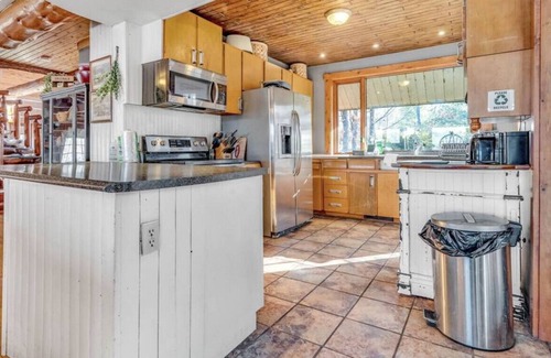 Arden House | 1315 Knight · Pinot Peak: Waterfront Log Cabin in Arden