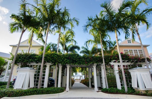 Islamorada House | 132 Anglers Reef Islamorada- POOL, DOCK, BIKES INCL
