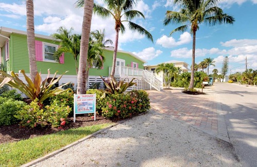 Fort Myers Beach House | 133 m² House ∙ 4 bedrooms ∙ 8 guests