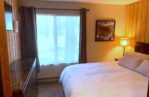 Mammoth Lakes Condo | 135 Standard by RedAwning