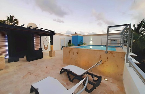 El Cortecito Condo | 13BR Spacious Multi-Unit Retreat with Rooftop Plunge Pool - Walk to Beach +Bonus