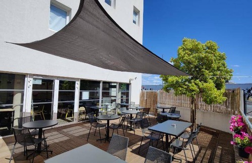 Hopitaux-Facultes Hotel | 14 m² Hotel ∙ 10 guests
