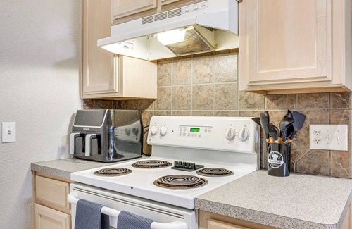Edmond House | 14 Mi to Dtwn OKC: Edmond Gem w/Fenced Yard!