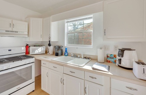 Prattville Apartment | 14 Mi to Montgomery: Quaint Couple's Apartment