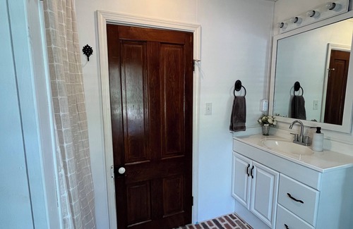 Jefferson Other | 14 Miles from Athens- 1890s Private Farmhouse Retreat on 15 Acres w/Barn & Pond