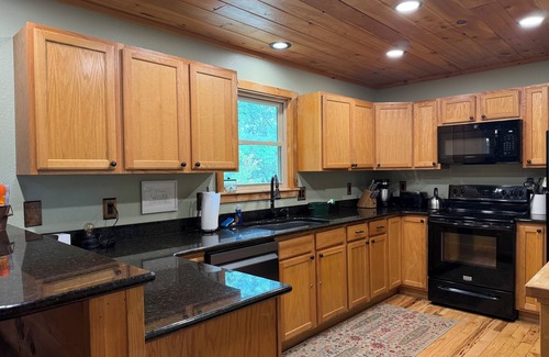 Bryson City Cabin | 14 minutes from Polar Express! Quiet Cabin w/Hot Tub and Mountain Views!