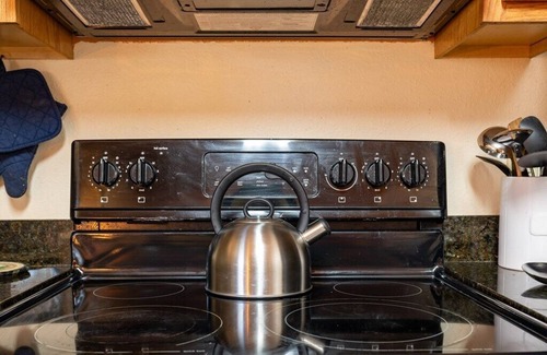 Bryson City Cabin | 14 minutes from Polar Express! Quiet Cabin w/Hot Tub and Mountain Views!