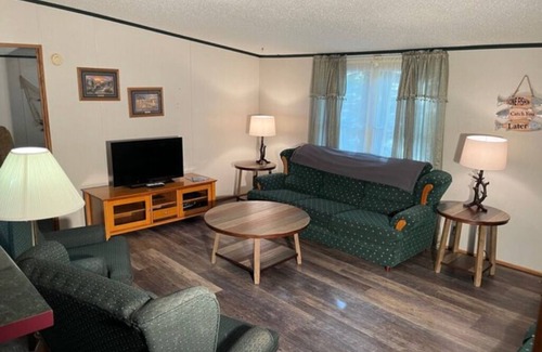 Mountain Home Apartment | 14) Three Bedroom Deluxe NO PETS ALLOWED
