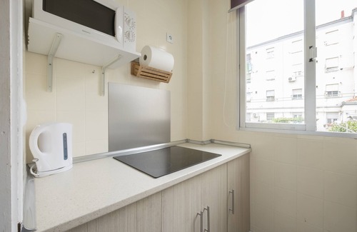 Moscardo House | 14 WIFI + A/C + METRO/BUS same street 10 minutes from downtown