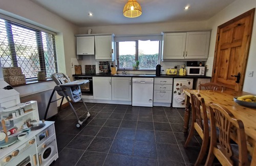 Knockaderry Cross Roads Cottage | 140 m² Cabin ∙ 3 bedrooms ∙ 5 guests
