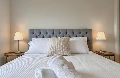Clyde North House | 140 m² House ∙ 1 bedroom ∙ 8 guests