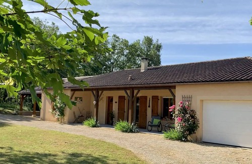 Montgesty House | 140 m² House ∙ 3 bedrooms ∙ 6 guests