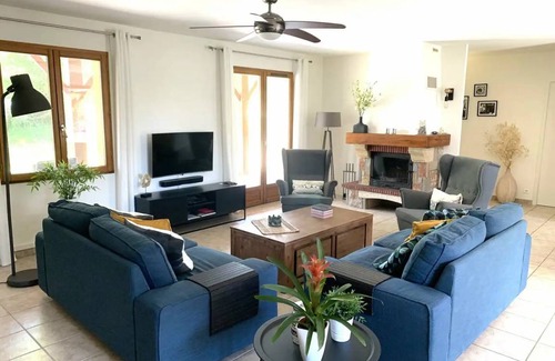 Montgesty House | 140 m² House ∙ 3 bedrooms ∙ 6 guests