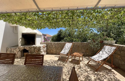 Vrboska House | 140 m² House ∙ 4 bedrooms ∙ 9 guests