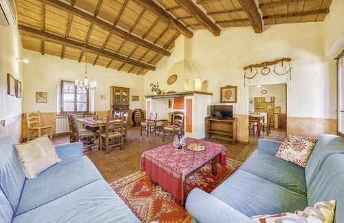 Castiglione del Lago Apartment | 140 m² Apartment ∙ 5 bedrooms ∙ 9 guests