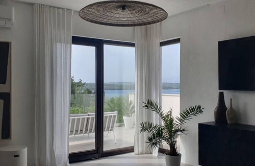 Klimno House | 140 m² Maisonette ∙ 3 bedrooms ∙ 8 guests