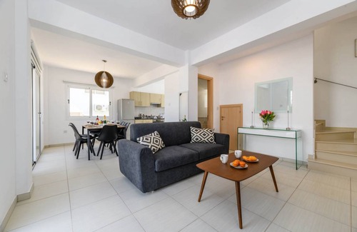 Ayia Napa Villa | 140 m² Villa ∙ 3 bedrooms ∙ 6 guests