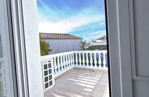 Empuriabrava Ski Chalet | 142-Empuriabrava, house very confortable with garden, wifi free