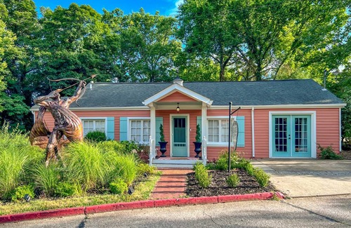 Eureka Springs Historic District Cottage | 143 m² Cabin ∙ 3 bedrooms ∙ 6 guests