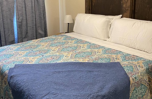 Canton House | 144 3/4 Check out our apartment Canton restaurants 20 min Asheville, WiFi