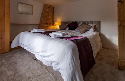 Bloxham House | 14th-century cosy 3-bed cottage Business stays