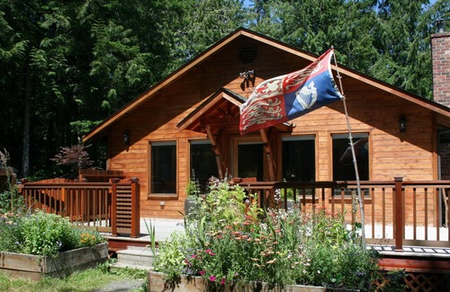 Quilcene Cabin | 15 acre Forest Retreat on Olympic Peninsula