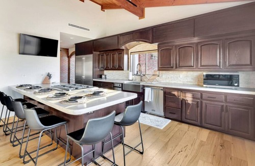 Paso Robles Apartment | 15 Acre Luxury Estate | VIP Experience