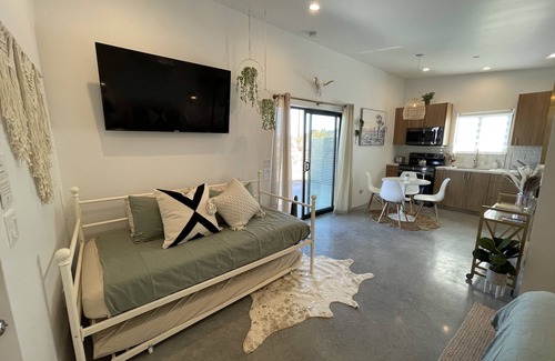 Joshua Tree House | 15%DISCOUNT❤Hammocks❤Close 2 Downtown❤Fully Fenced