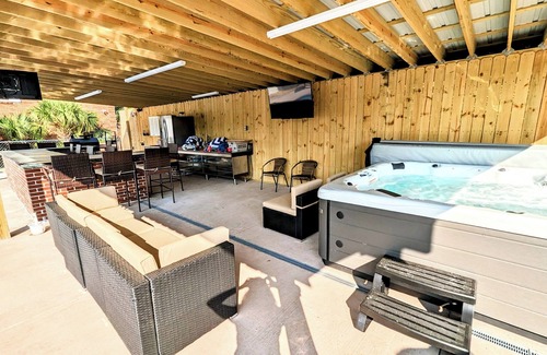 Gulfport House | 15 Individual Beds! Packed with Amenities! Perfect for a large group to Relax!