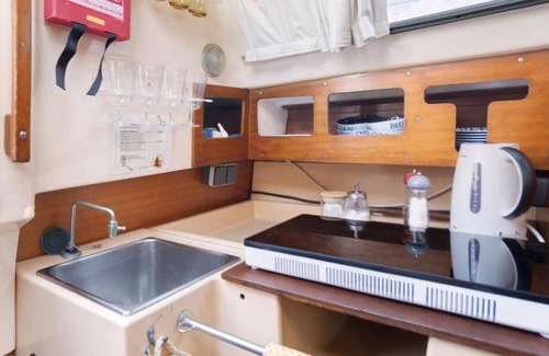 Viana do Castelo Boat Rental | 15 m² Houseboat ∙ 1 bedroom ∙ 6 guests