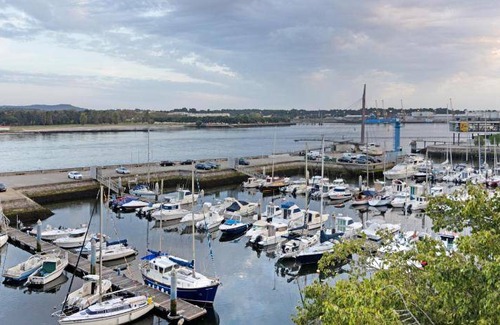 Viana do Castelo Boat Rental | 15 m² Houseboat ∙ 1 bedroom ∙ 6 guests