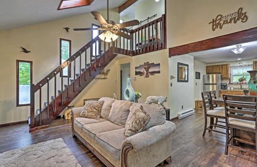 Tobyhanna House | 15 Mi to Camelback Ski Resort Home with Deck!