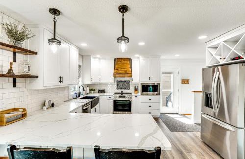 Hartford House | 15 Mi to Downtown Sioux Falls Gem with Yard!