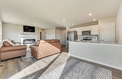 Waukee House | 15 Mi to Dtwn Des Moines: Pet-Friendly Waukee Home