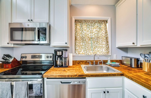 Tobyhanna House | 15 Mi to Ski Resort: Home w/Fire Pit in Tobyhanna