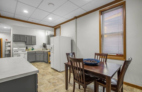 Mishawaka Apartment | 15 Min from Campus! Large 4BR Perfect for Groups!