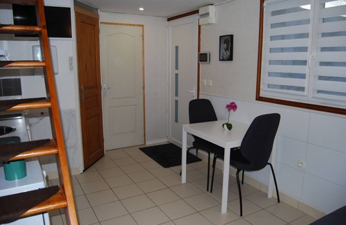 Dammartin-en-Goele House | 15 min from Roissy CDG Airport & 20 min from Parc Astérix, Small house on property